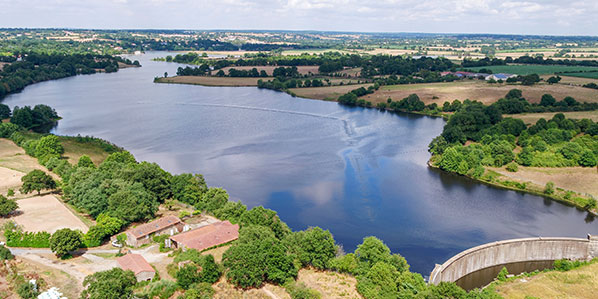 Lac de Ribou à Cholet — nature et activités nautiques